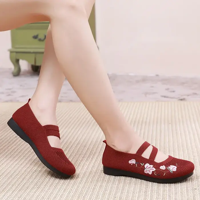 Chaussures plates brodées à enfiler pour femmes