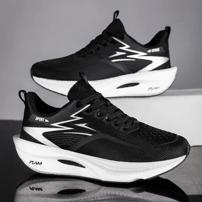 Chaussures de sport décontractées 2026 pour hommes, baskets respirantes légères en maille noire pour l'extérieur, chaussures de course athlétiques, chaussures de marche pour femmes