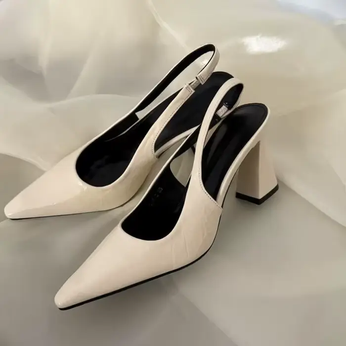 Sandales noires femmes été nouvelle mode femmes sandales escarpins pointus femmes chaussures bureau robe chaussures Sexy talon carré chaussures hautes