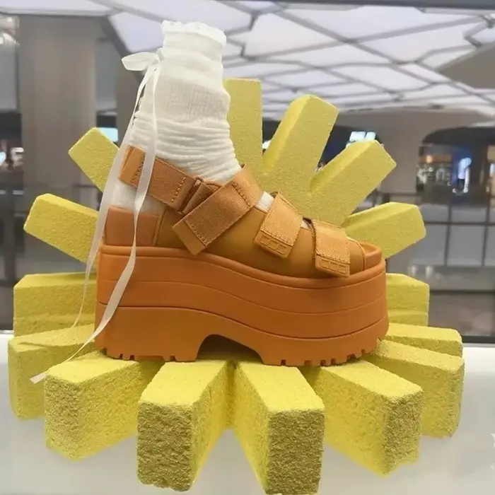 Nouvelles sandales pour femmes
