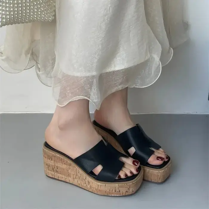 Talons noirs pantoufles été bloc chaussures compensées Sandales blanches décontracté Femme plate-forme