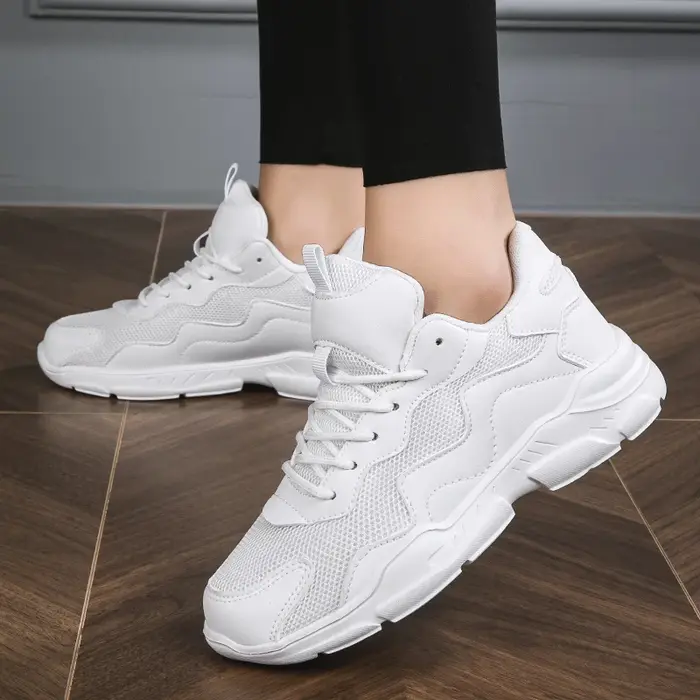 Les chaussures de marche à fond plat pour femmes avec maille et semelles épaisses sont les meilleures