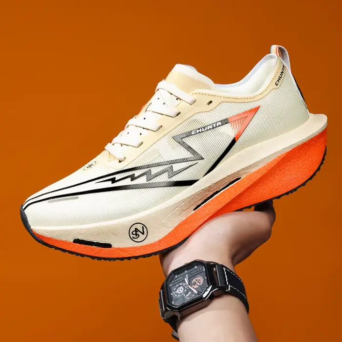 Chaussures de course spécialisées planche de carbone Marathon hommes sport respirant léger femmes confortables baskets athlétiques