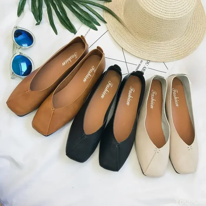 Chaussures plates à bout carré pour femmes