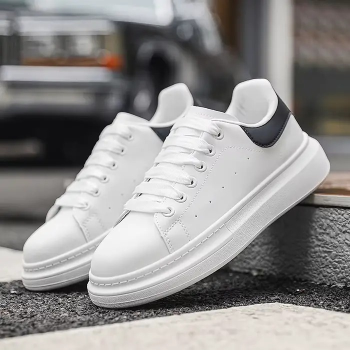 Baskets minimalistes blanches pour hommes