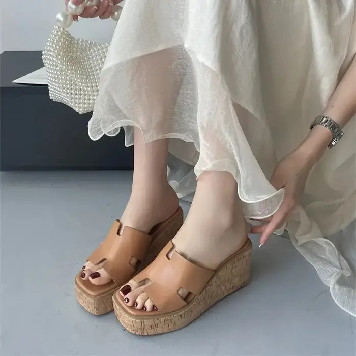 Talons noirs pantoufles été bloc chaussures compensées Sandales blanches décontracté Femme plate-forme