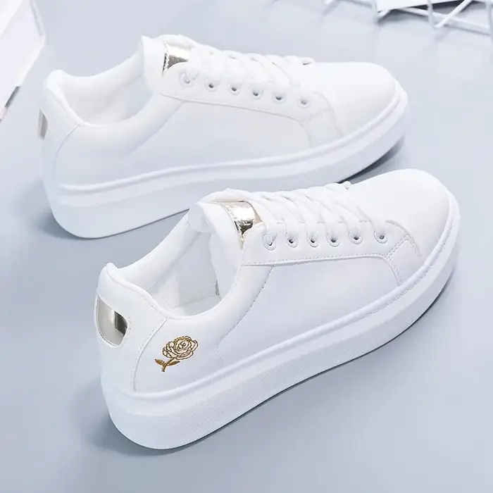 Femmes chaussures décontractées nouveau printemps blanc baskets respirant fleur à lacets