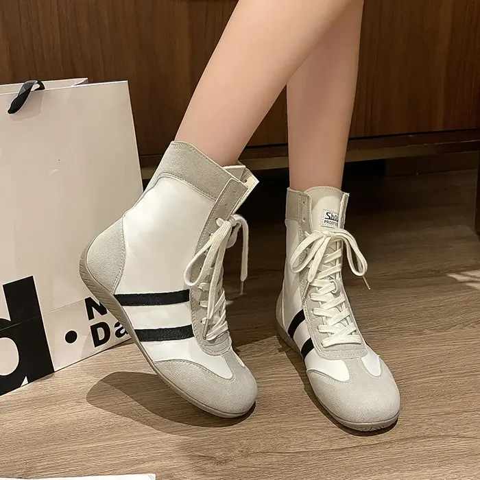 2025 baskets pour femmes mode haut de gamme allemand formation femme chaussures rétro bout rond à lacets bottes de boxe pour les femmes