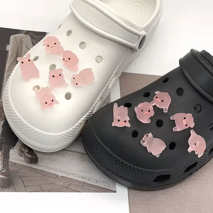Breloques de chaussures cochon lumineux rose 3D