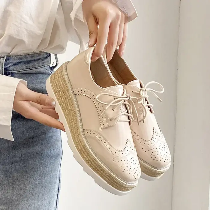 Chaussures à semelle épaisse de style britannique