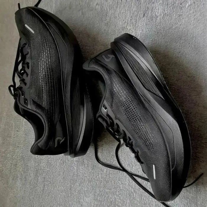 Chaussures de sport DYNAFISH Xiao Nian pour hommes et femmes, chaussures de course à semelle épaisse, légères, pour couples, chaussures de marche et de jogging, chaussures de gym souples.