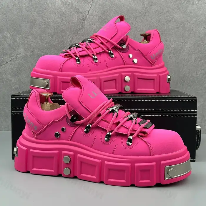 Hommes chaussures 2025 nouvelle semelle épaisse hauteur augmentant chaussures décontractées tendance populaire Niche Design confortable antidérapant plate-forme baskets