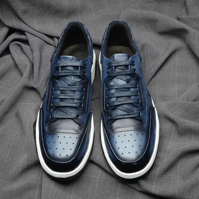 2025 nouvelles chaussures décontractées en cuir véritable pour hommes baskets solide bleu noir Style de sport sculpté respirant affaires Social chaussure plate