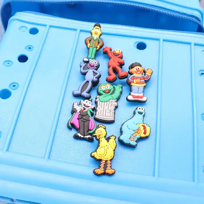 Breloques de chaussures en PVC, 1 pièce, biscuits de dessin animé, oiseau jaune, monstre, accessoire