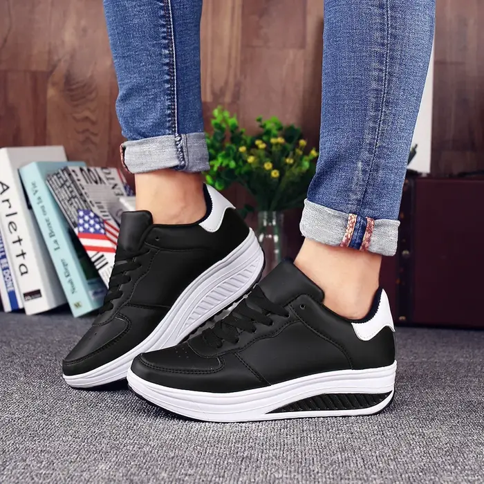 Chaussures de marche en PU noir et blanc pour femmes