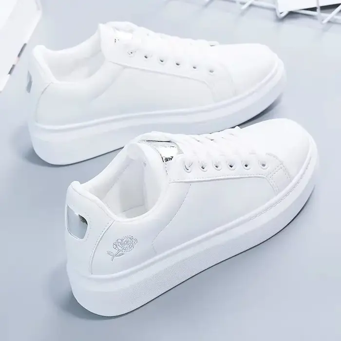 Femmes chaussures décontractées nouveau printemps blanc baskets respirant fleur à lacets femmes bask