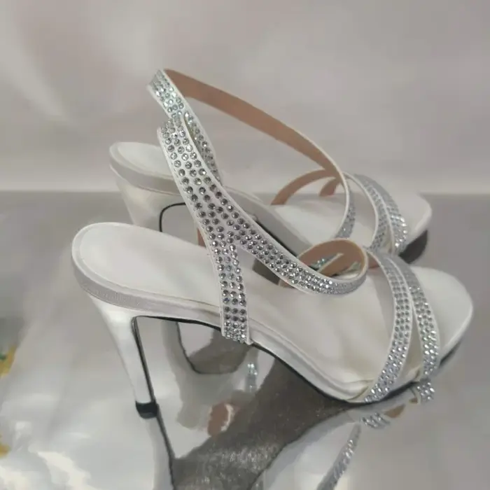 Sandales à talons hauts pour femmes avec strass