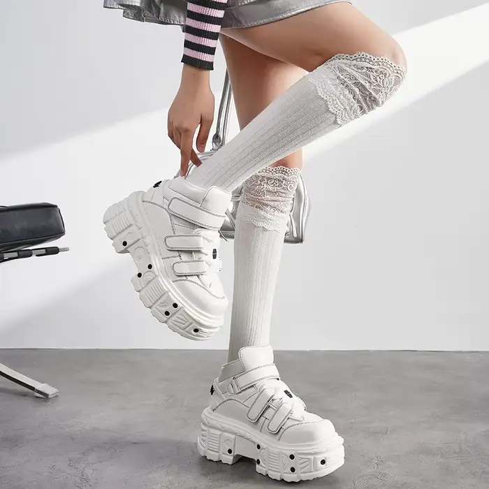 Gothique cheville Rock bottes 2026 nouveau Style Punk femmes chaussures à lacets blanc plate-forme chaussures femme métal décor femme baskets