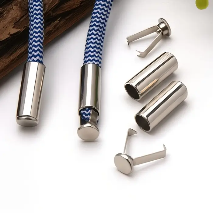 Accessoire de boucle de serrage robuste pour cordes, utilisé pour les lacets de chaussures, les sweats à capuche, les pantalons et la gestion des câbles, sans nécessiter d'installation.