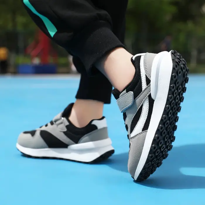 Baskets pour enfants 2025 chaussures de course athlétiques légères pour enfants mode filles garçons chaussures en plein air décontracté Snekaker chaussures de marche nouveau