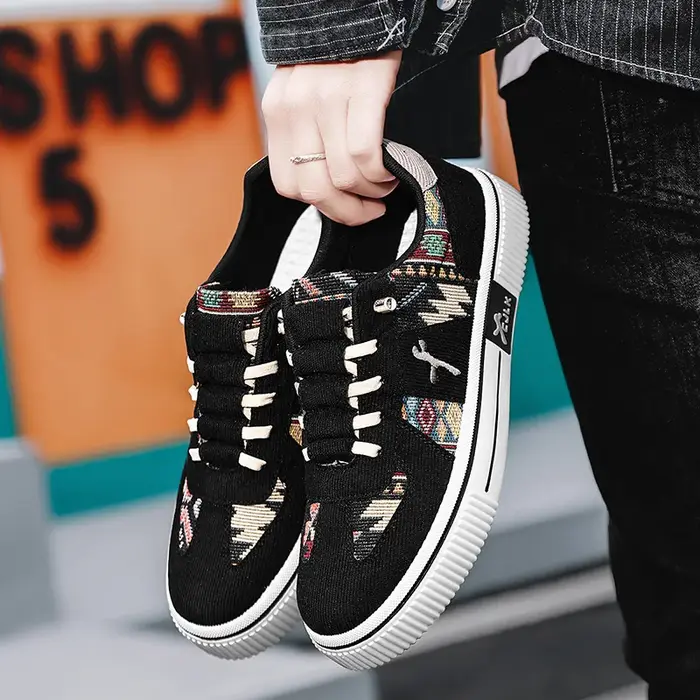 Chaussures de sport décontractées pour hommes, nouvelles chaussures d'extérieur en toile à semelle épaisse de haute qualité, confortables et respirantes, chaussures de planche de luxe pour hommes