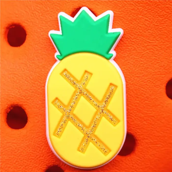 Breloques en PVC en forme d'ananas pour chaussures