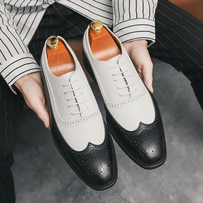 Chaussures habillées avec détail de pointe d'aile pour hommes