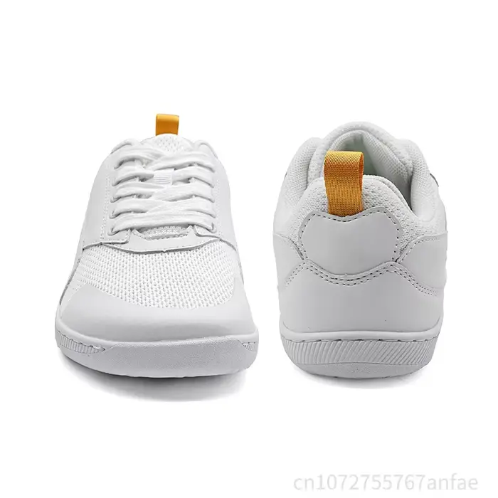  Chaussures à bout large pour hommes