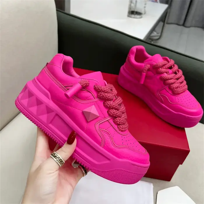 Baskets légères et décontractées pour hommes, édition coréenne, de luxe, de haute qualité, confortables, fond épais, hauteur augmentant, chaussures de course blanches