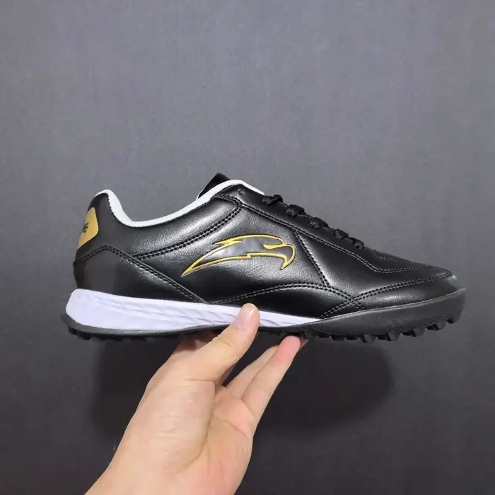 Chaussures de football IN Soprts, baskets de football, chaussures de futsal, bottes ultralégères, respirantes, pour entraînement en salle, livraison directe.