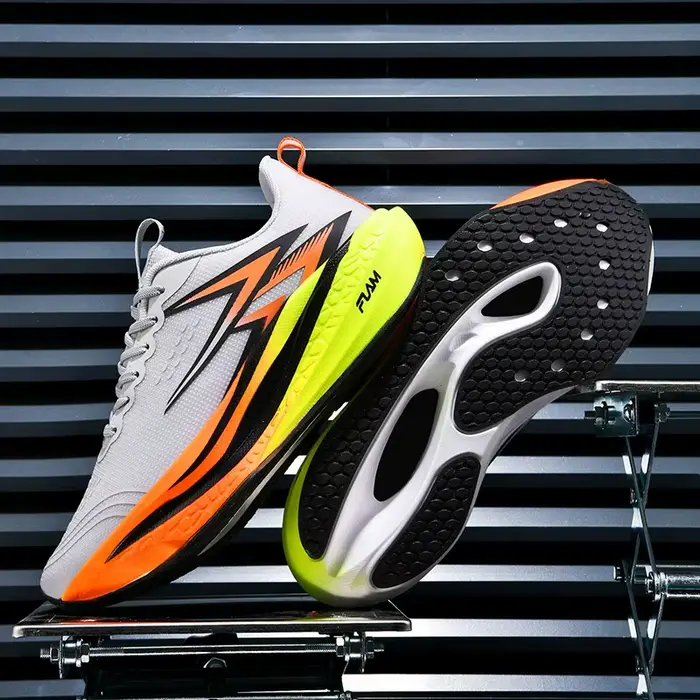 Chaussures de course spécialisées Marathon hommes sport respirant léger planche de carbone femmes confortables athlétiques baskets antidérapantes
