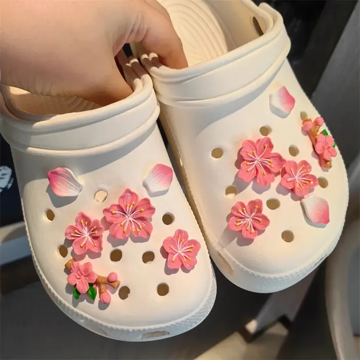 Breloque de chaussure romantique en fleur de cerisier, breloques populaires pour pétale et branche,