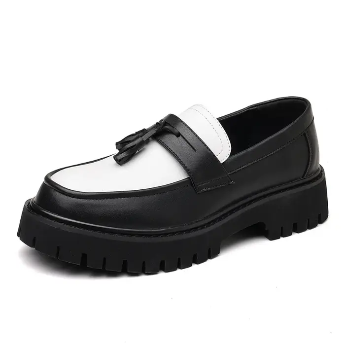 Mocassins plateforme bicolores noir et blanc pour hommes avec pompons, à enfiler, semelle épaisse, c