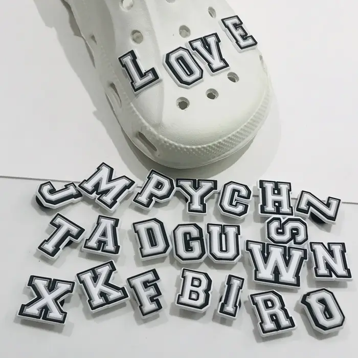 Breloques de chaussures 3D en PVC, lettres de l'alphabet anglais de dessin animé A-Z, accessoires de