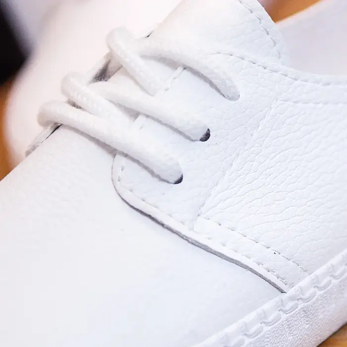 Femmes baskets blanches couleur unie Style de base tout Match dame chaussures talon plat en cuir souple à lacets bonne qualité filles chaussure noir