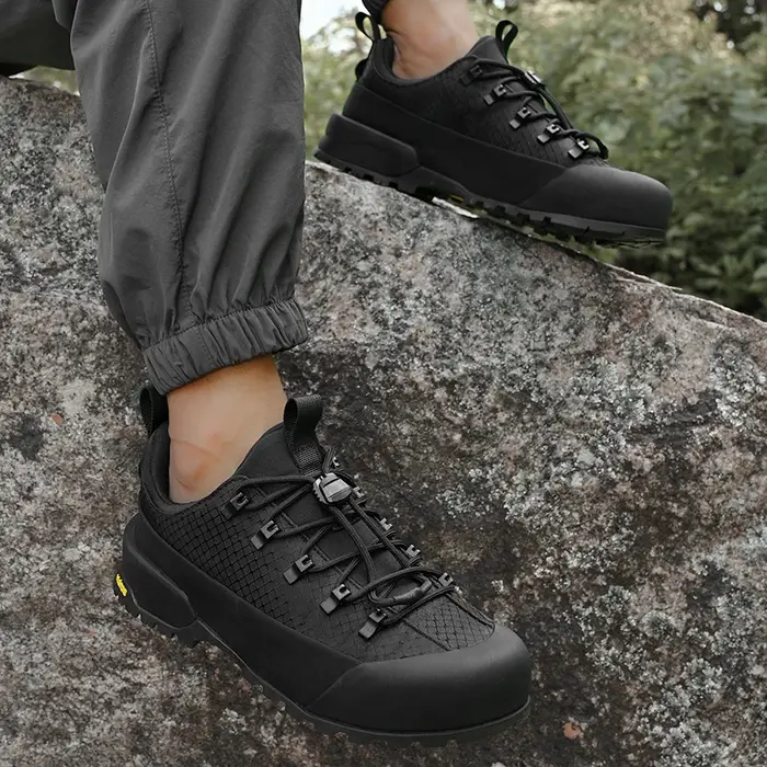 2025 nouvelles chaussures d'alpinisme