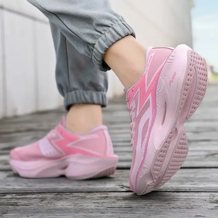 Chaussures de course à pied avec semelle en carbone