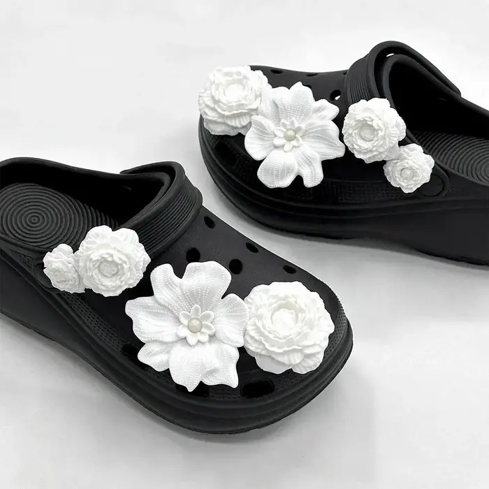 Ensemble de boucles de chaussures à trous de Bouquet blanc, accessoires de chaussures à fleurs 3D, breloques de décoration, boucles classiques en os pour pantoufles