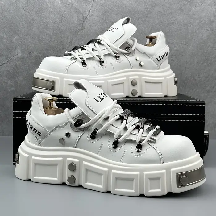 Hommes chaussures 2025 nouvelle semelle épaisse hauteur augmentant chaussures décontractées tendance populaire Niche Design confortable antidérapant plate-forme baskets