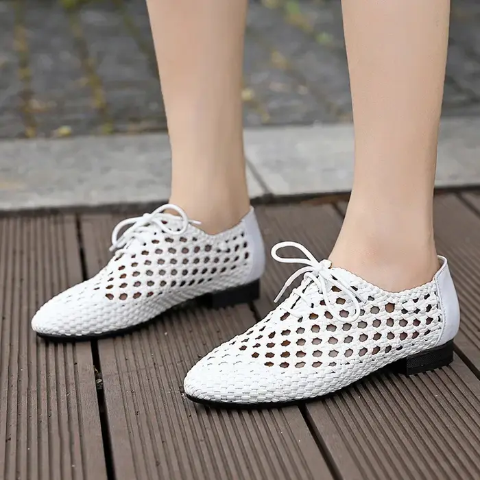 Chaussures plates en cuir véritable pour femmes, lacets, bout rond, découpes, tissage, dames, été, nouvelle arrivée
