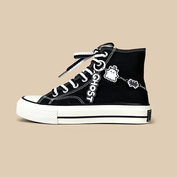 Amy and Michael Y2K Sweet Punk – baskets en toile à tige haute pour femmes, chaussures plates décontractées à lacets noires, chaussures à breloques mignonnes pour adolescentes