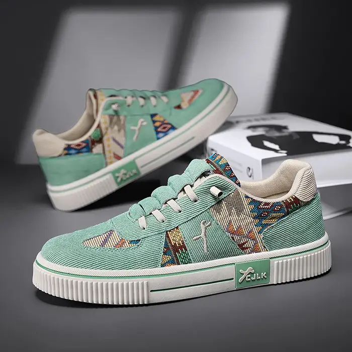 Chaussures de sport décontractées pour hommes, nouvelles chaussures d'extérieur en toile à semelle épaisse de haute qualité, confortables et respirantes, chaussures de planche de luxe pour hommes