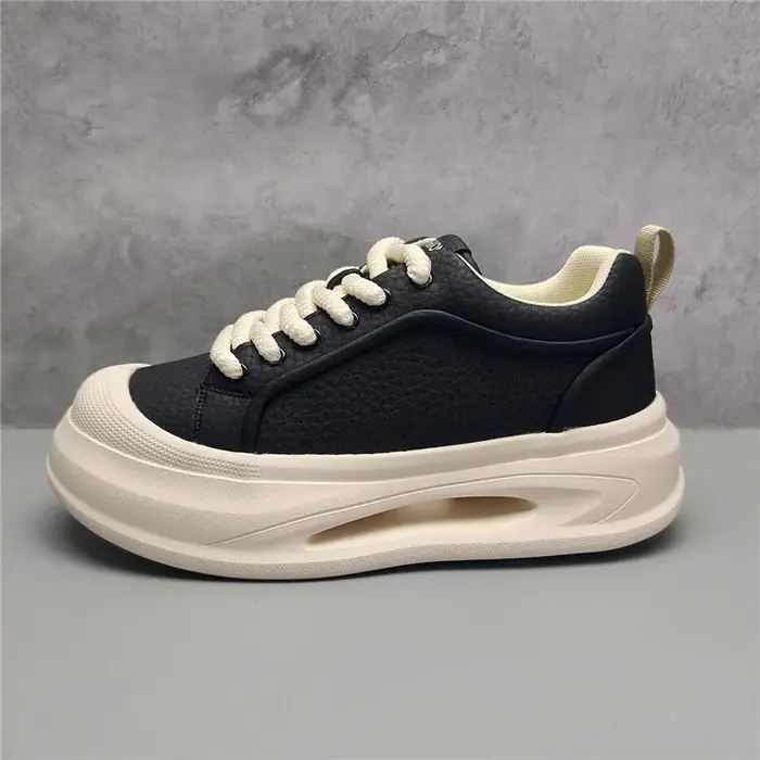 Nouvelles baskets coréennes à plateforme 2026 pour hommes, chaussures de course et de marche confortables, chaussures décontractées à lacets vulcanisées, baskets épaisses