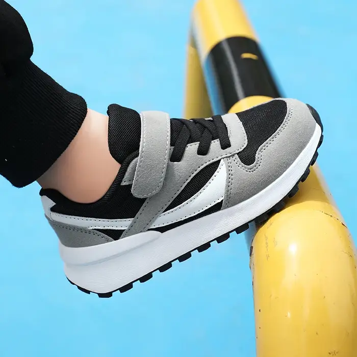 Baskets pour enfants 2025 chaussures de course athlétiques légères pour enfants mode filles garçons chaussures en plein air décontracté Snekaker chaussures de marche nouveau