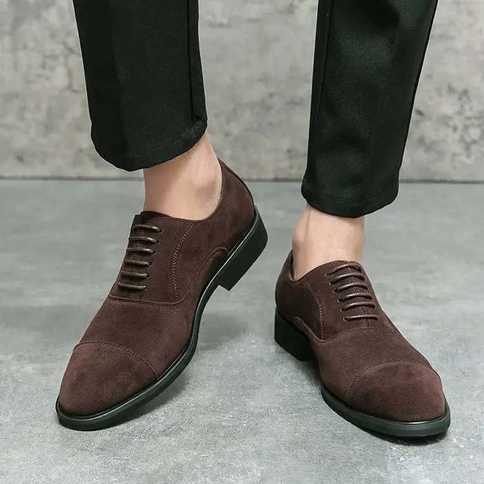 Nouvelles chaussures pour hommes de luxe en daim