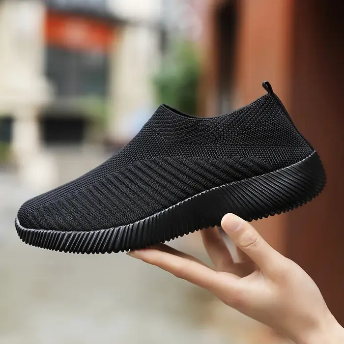 Chaussures plates blanches à enfiler pour femme