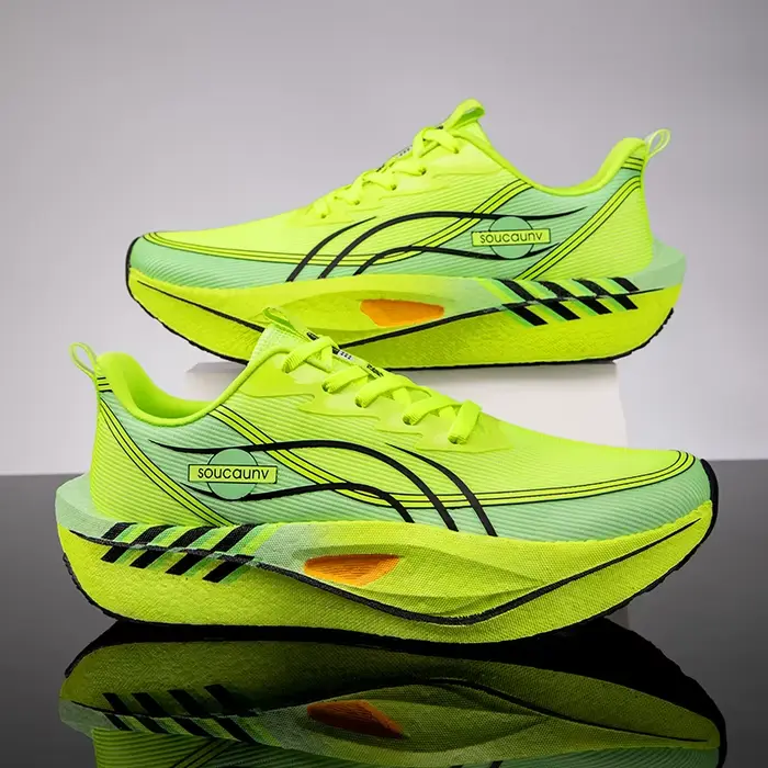 Chaussures de course avec plaque en carbone