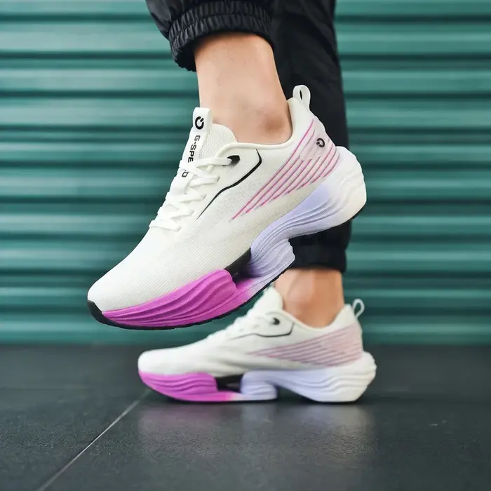 Chaussures de course avec plaque en carbone