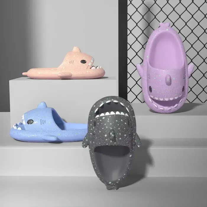 Pantoufles requin maison