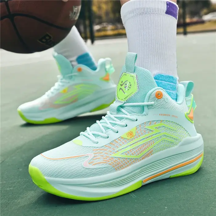 Nouvelles chaussures de basket-ball à tige haute